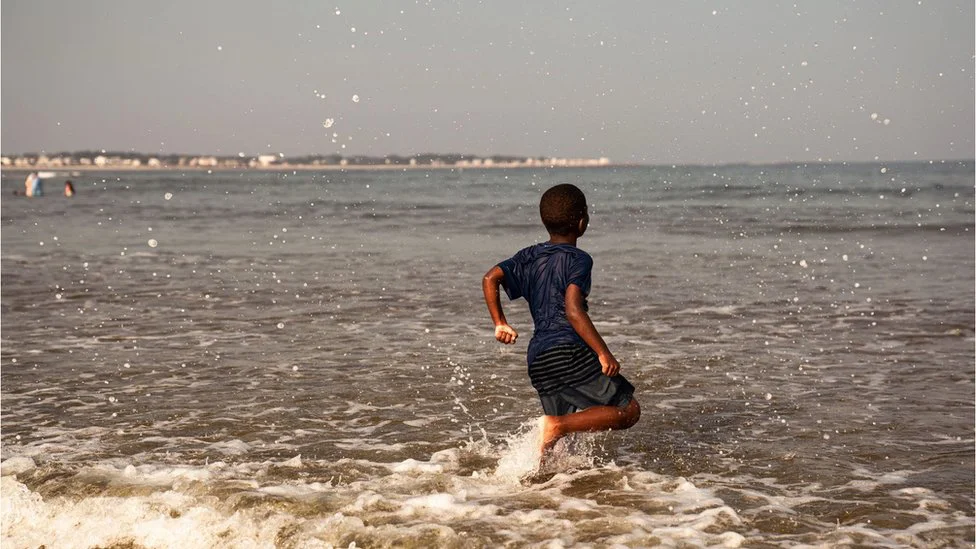 Davljenje: „Brzi i tihi ubica“ godišnje odnese 250.000 života, kako se zaštititi 1 dečak u vodi