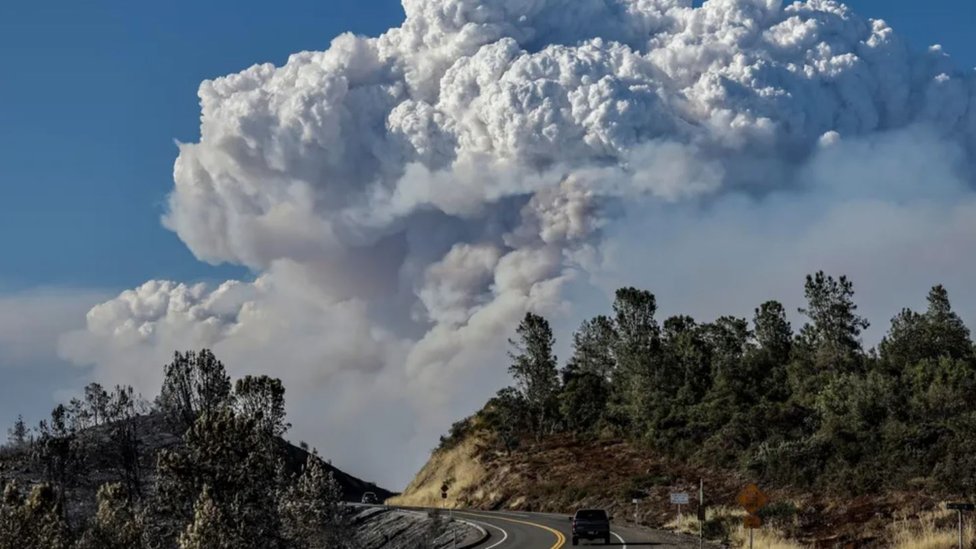 Amerika i klimatske promene: Požari u Kaliforniji šire se munjevito, hiljade vatrogasaca na terenu 3 Dim od požara u Kaliforniji