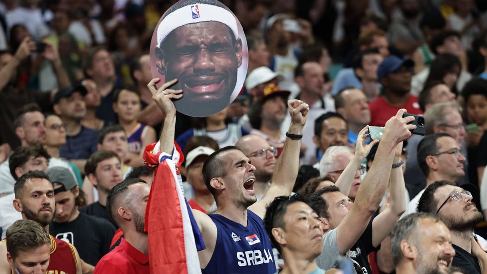 Olimpijske igre u Parizu 2024: Srpski košarkaši ubedljivo poraženi od Amerike, Durent i Džejms nerešiva enigma za orlove 3 Navijači Srbije