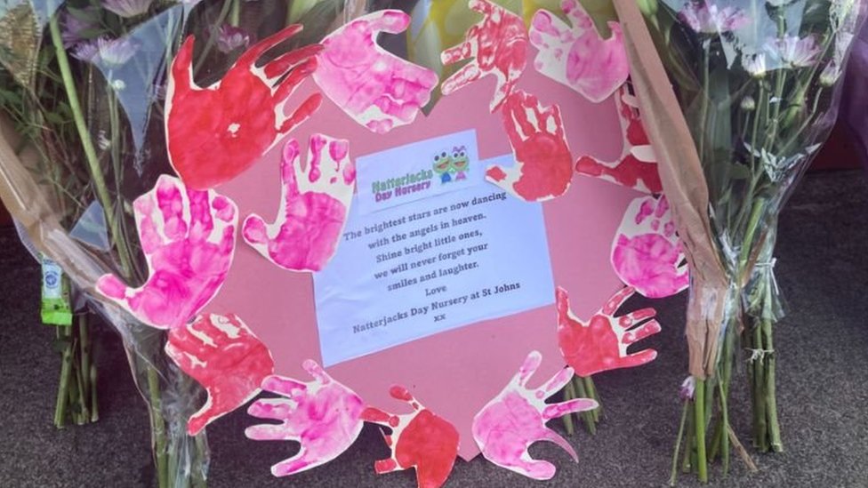 Velika Britanija: Tri devojčice ubijene u napadu na plesnu radionicu 'Tejlor Svift', sedmoro ranjenih kritično 3 Ubistvo, deca