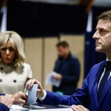 Makron progovorio o neugodnom trenutku sa suprugom Brižit koji je video ceo svet 2