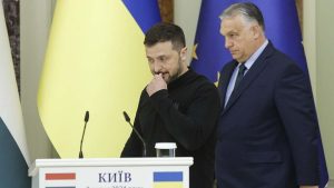 Ukrajina je danas pozvala ambasadora Mađarske nakon što je premijer Viktor Orban optužio Kijev da pokušava da se umeša u predstojeće parlamentarne izbore u Mađarskoj, prenosi Kijev post.