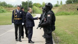 Svaka politička instrumentalizacija i zloupotreba Specijalne antiterorističke jedinice, pre svega u kontekstu velikih protesta građana, bio bi čin sa nesagledivim posledicama, kako po integritet, položaj i bezbednost njenih pripadnika, tako i po društvo u celini, saopštio je danas Centar za istraživanje bezbednosti (CIB).