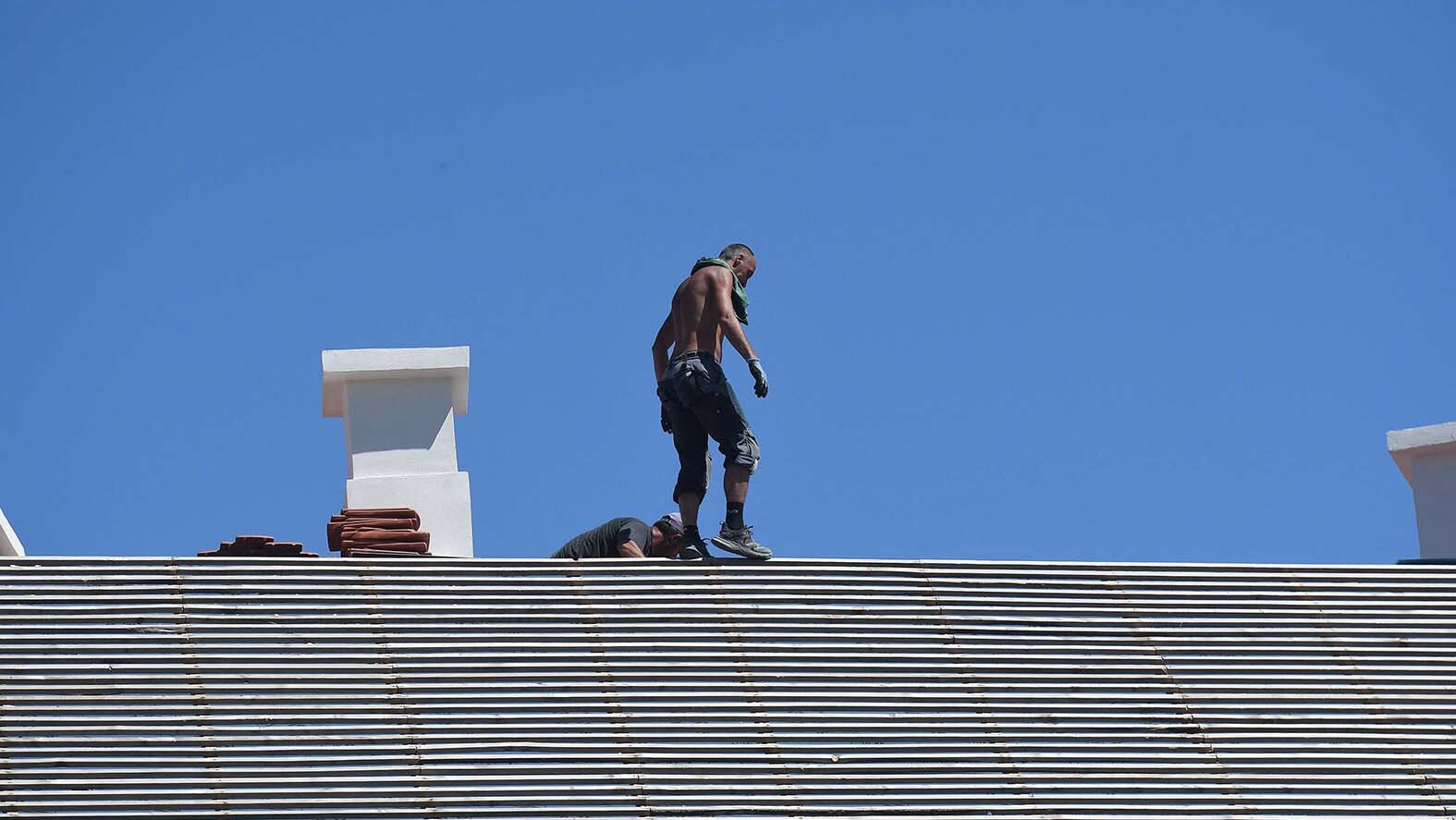 "Probajte da nađete člana SNS da radi na plus 40 stepeni - nećete uspeti": Nakon smrti radnika na Novom Beogradu 2 "Probajte da nađete člana SNS da radi na plus 40 stepeni - nećete uspeti": Nakon smrti radnika na Novom Beogradu 2