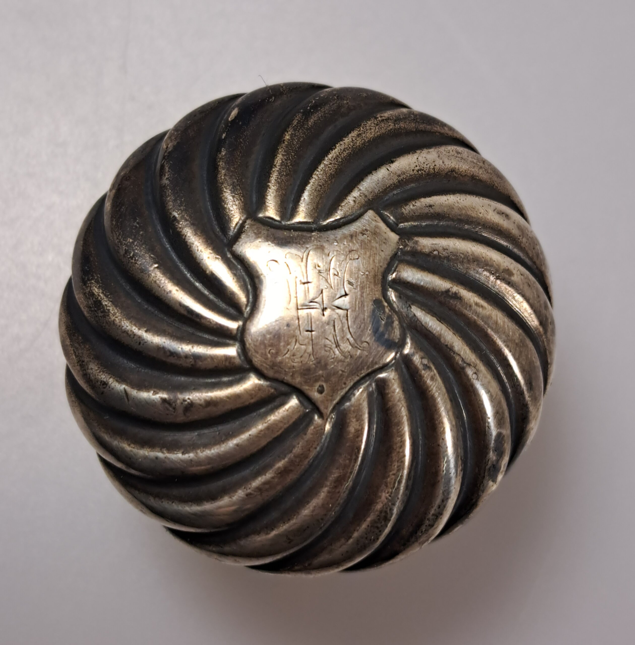 Srbija kupila vredan predmet dinastije Obrenović koji datira iz 1900. godine 3 Srbija kupila vredan predmet dinastije Obrenović koji datira iz 1900. godine 3