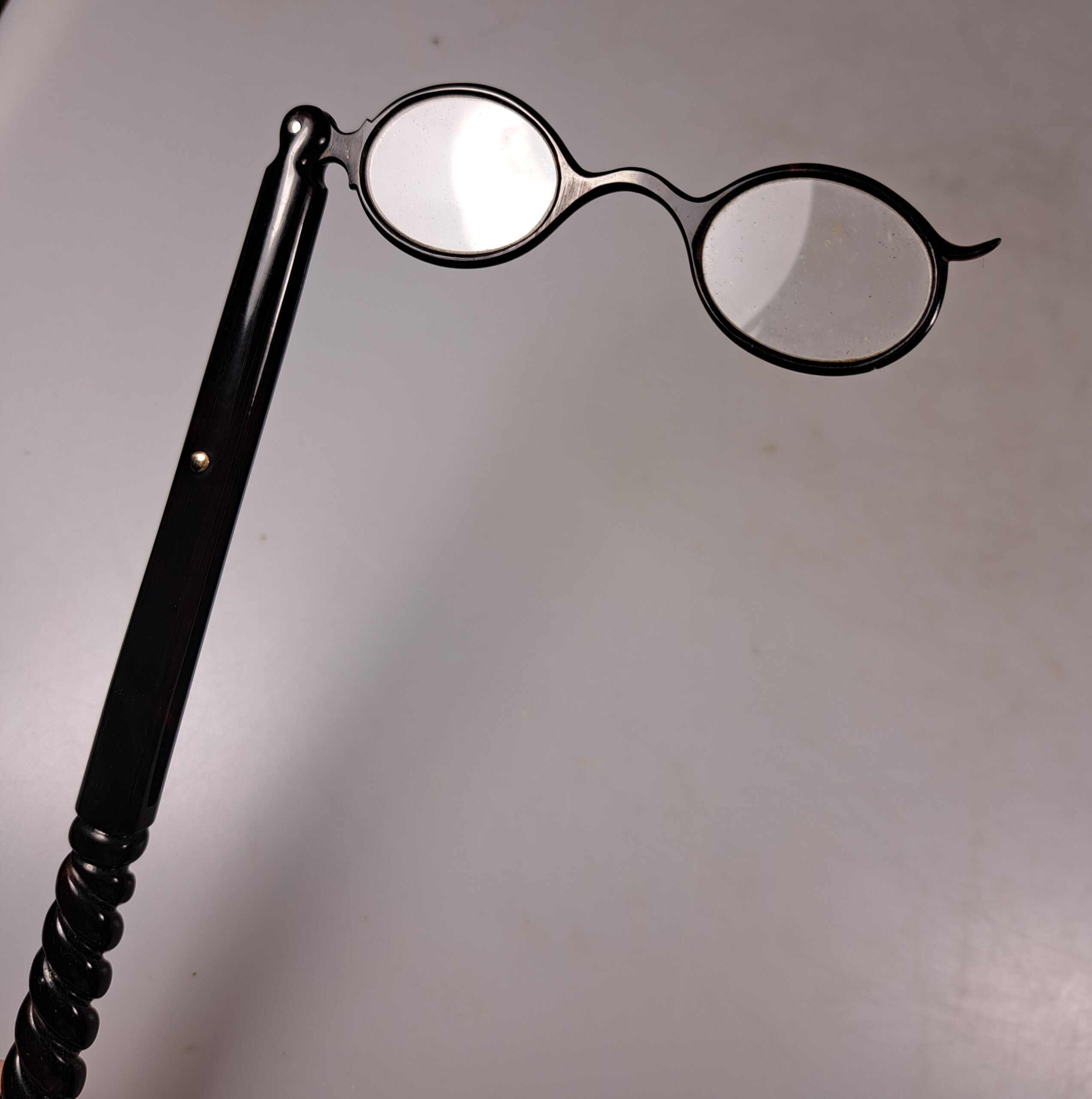 Srbija kupila vredan predmet dinastije Obrenović koji datira iz 1900. godine 4 Srbija kupila vredan predmet dinastije Obrenović koji datira iz 1900. godine 4