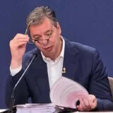 "Predsednik ima potrebu da bude glavni donosilac vesti": Ko je Vučiću dao spise predmeta iz istražnog postupka koje je čitao pred kamerama? 13