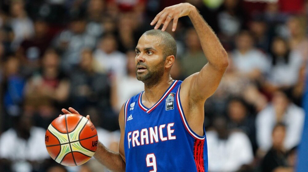 Svečano povučen dres Tonija Parkera 1