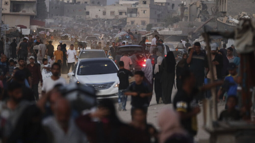 Izrael bombarduje Pojas Gaze, hiljade Palestinaca beže na jug 1