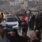 Izrael bombarduje Pojas Gaze, hiljade Palestinaca beže na jug 5