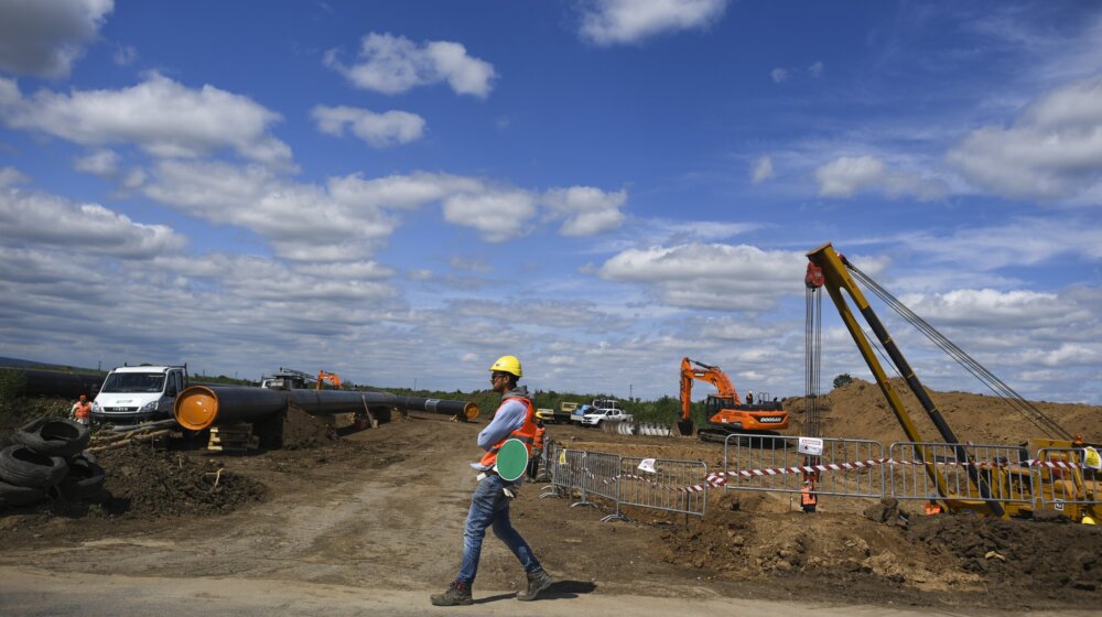 "Probajte da nađete člana SNS da radi na plus 40 stepeni - nećete uspeti": Nakon smrti radnika na Novom Beogradu 1