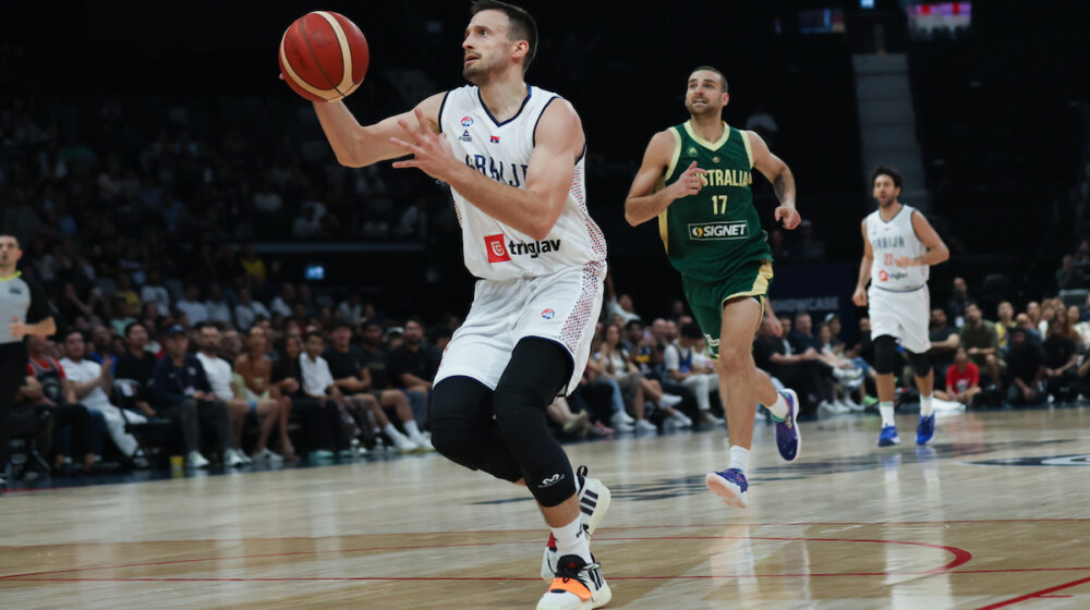 Aleksa Avramović kao Deda Mraz: Novogodišnji pokloni za navijače CSKA (VIDEO) 1