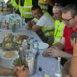 Vučić obišao radnike u Surčinu: Delfinarijum i akvarijum do kraja 2026. godine 6