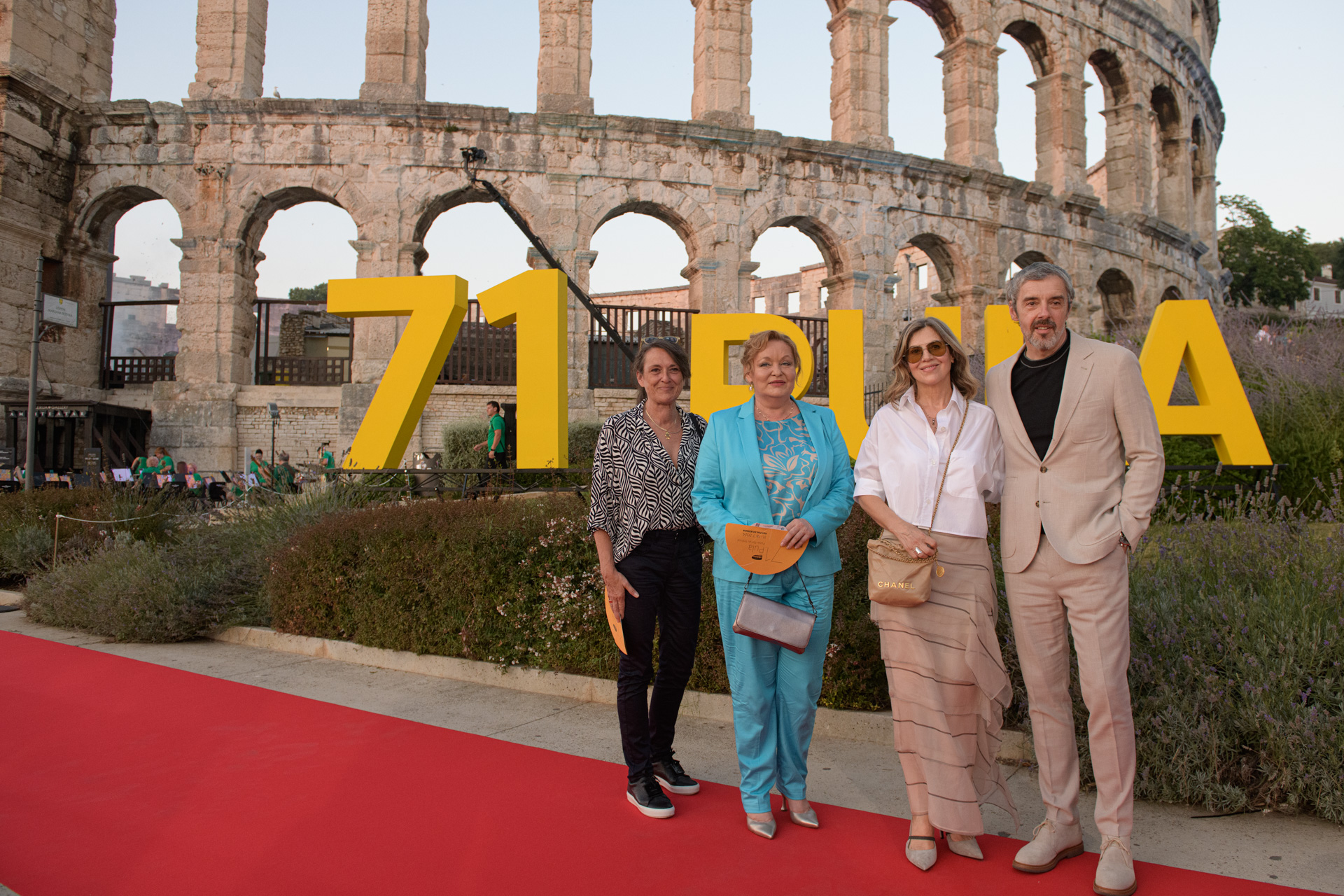 Možda je zlatna narukvica Milene Dravić još u Areni: Dodelom nagrada večeras se završava 71. Pula koja je podsetila na velikane filmske umetnosti 8