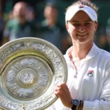 Krejčikova pobedila Paolini i osvojila svoj prvi trofej na Vimbldonu 2