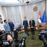 Priređen prijem u Vladi Srbije za učenika Matematičke gimnazije koji je na Olimpijadi u Singapuru osvojio pet zlatnih medalja 12