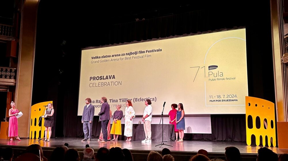 Trijumf "Proslave" Bruna Ankovića, našem Borisu Isakoviću Zlatna Arena za ulogu u filmu Rajka Grlića: Dodelom nagrada svečano završen 71. Pulski festival 1