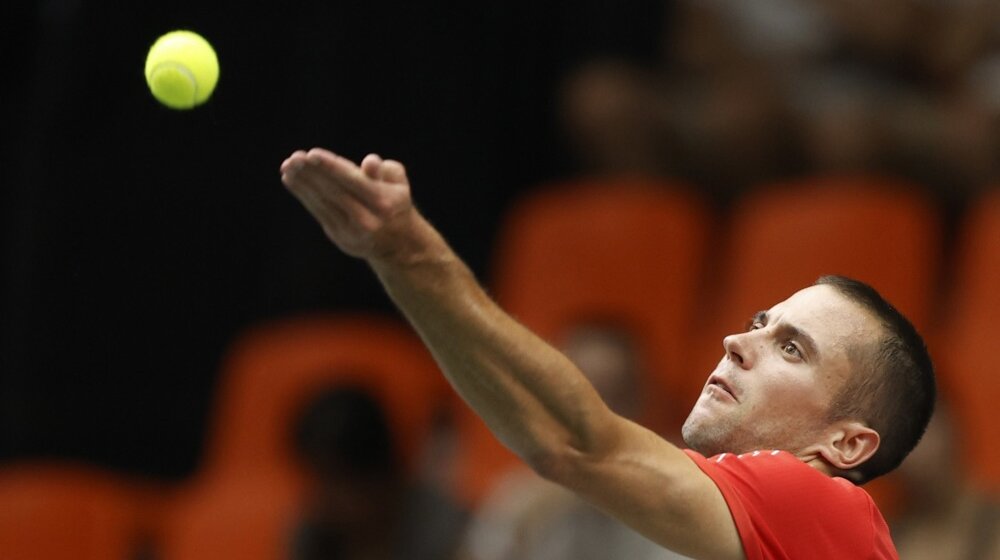 Laslo Đere počeo večeras, nastavlja u sredu: Meč srpskog tenisera na Vimbldonu prekinut zbog mraka i klizavog terena 1