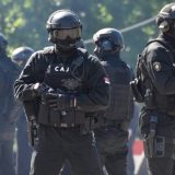 U kojim situacijama SAJ može da upotrebi vatreno oružje? 8