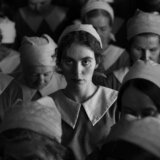 palić devojka sa iglom