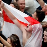 Engleski navijači napravili žurku u Dizeldorfu, pevaju pesme o bombardovanju nemačke u Drugom svetskom ratu (VIDEO) 13