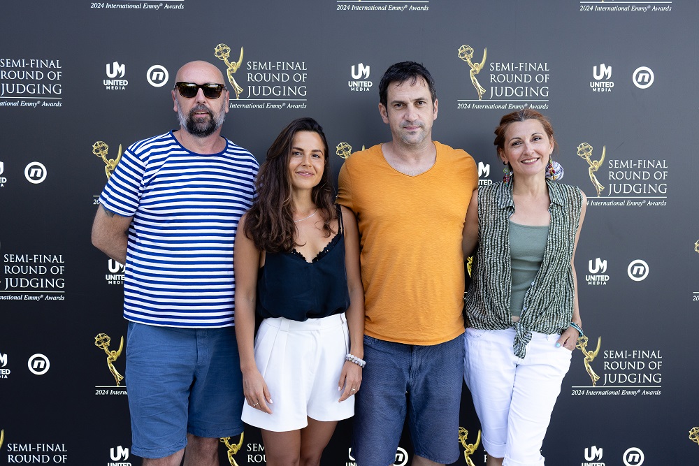 Poznata imena članova žirija koji su učestvovali u polufinalnom procesu žiriranja za ''52. Međunarodnu nagradu Emmy®'' 4 Poznata imena članova žirija koji su učestvovali u polufinalnom procesu žiriranja za ''52. Međunarodnu nagradu Emmy®'' 4