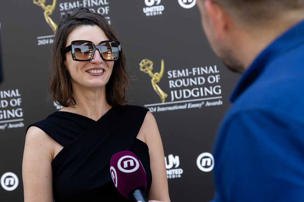 Poznata imena članova žirija koji su učestvovali u polufinalnom procesu žiriranja za ''52. Međunarodnu nagradu Emmy®'' 3 Poznata imena članova žirija koji su učestvovali u polufinalnom procesu žiriranja za ''52. Međunarodnu nagradu Emmy®'' 3