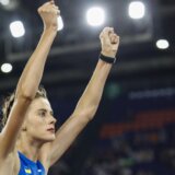 Posle 37 godina oboren rekord legendarne Stefke Kostadinove: Angelina Topić treća, Ivana Španović prvi put na zaletištu ove sezone (VIDEO) 6