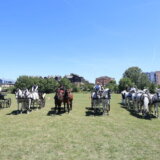 Kragujevačka fijakerijada sa padobrancima na Hipodromu (FOTO) 4