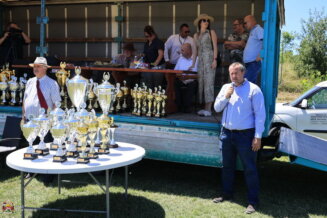 Kragujevačka fijakerijada Hipodrom 02 Kragujevačka fijakerijada sa padobrancima na Hipodromu (FOTO) 2