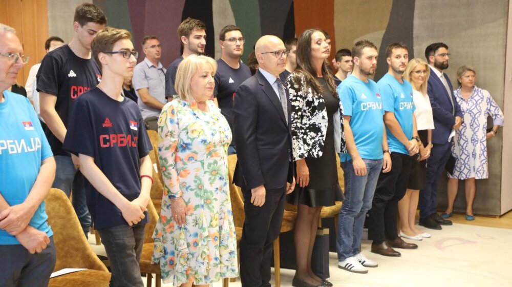 Vučević organizovao prijem za učenike koji su osvojili medalje na međunarodnim takmičenjima 1