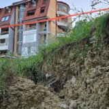 (VIDEO/FOTO) Odron na Voždovcu: Krater se otvorio nedaleko od gradilišta u Darvinovoj ulici 10