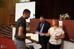 Nove traktore i mehanizaciju grad subvencioniše sa 600.000 dinara: U Kragujevcu uručena rešenja za podsticajna sredstva u poljoprivredi 3