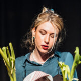 Francuska crna komedija: Predstava „Ručni rad” na Letnjoj sceni SKC-a Kragujevac 7