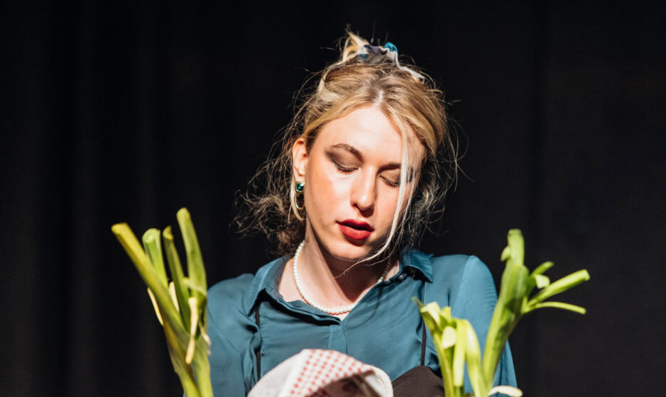 Francuska crna komedija: Predstava „Ručni rad” na Letnjoj sceni SKC-a Kragujevac 1