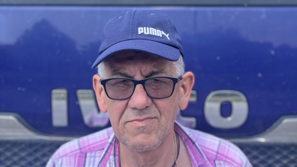 "Predsednik mesne zajednice rekao da se strpim dok prođu izbori i da ne dižem buku": Saši Lukiću dvorište više od pola godine pliva u fekalnim vodama, nadležni ne rešavaju problem 3