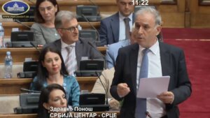 Srbija centar (Srce) saopštio je danas da su građani posle skupštinskog zasedanja dodatno zaduženi za skoro pola milijarde evra, dodajući da su troškovi kamata koje plaća Srbija sa 63 milijarde dinara 2012. godine povećani na 185 milijardi dinara 2024. godine.