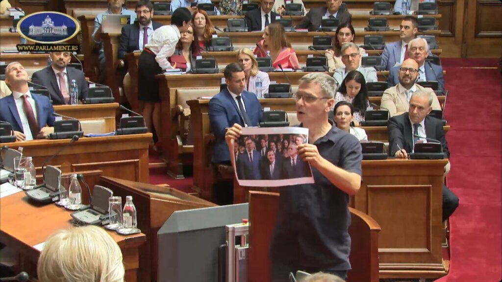 Završena sednica Skupštine - Đilas izneo podatke o ministrima i Tabaković, usledila žestoka rasprava, pričalo se i o litijumu, genocidu... (VIDEO) 23 Završena sednica Skupštine - Đilas izneo podatke o ministrima i Tabaković, usledila žestoka rasprava, pričalo se i o litijumu, genocidu... (VIDEO) 23