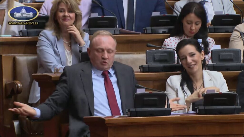 Završena sednica Skupštine - Đilas izneo podatke o ministrima i Tabaković, usledila žestoka rasprava, pričalo se i o litijumu, genocidu... (VIDEO) 4 Završena sednica Skupštine - Đilas izneo podatke o ministrima i Tabaković, usledila žestoka rasprava, pričalo se i o litijumu, genocidu... (VIDEO) 4