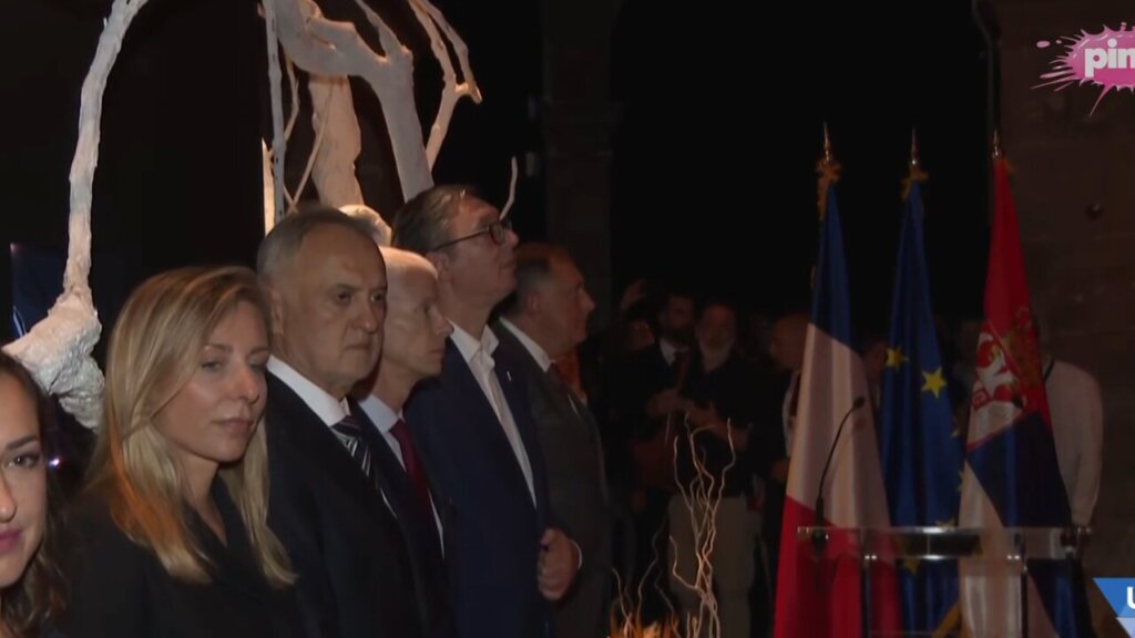 Vučić u Parizu sa Dodikom, u obilasku Srpske kuće 2 Vučić u Parizu sa Dodikom, u obilasku Srpske kuće 2