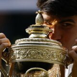 Najmlađa kruna Rolan Garosa i Vimbldona u jednoj godini: Najzanimljivije brojke Alkarazovog drugog trijumfa na londonskoj travi 2