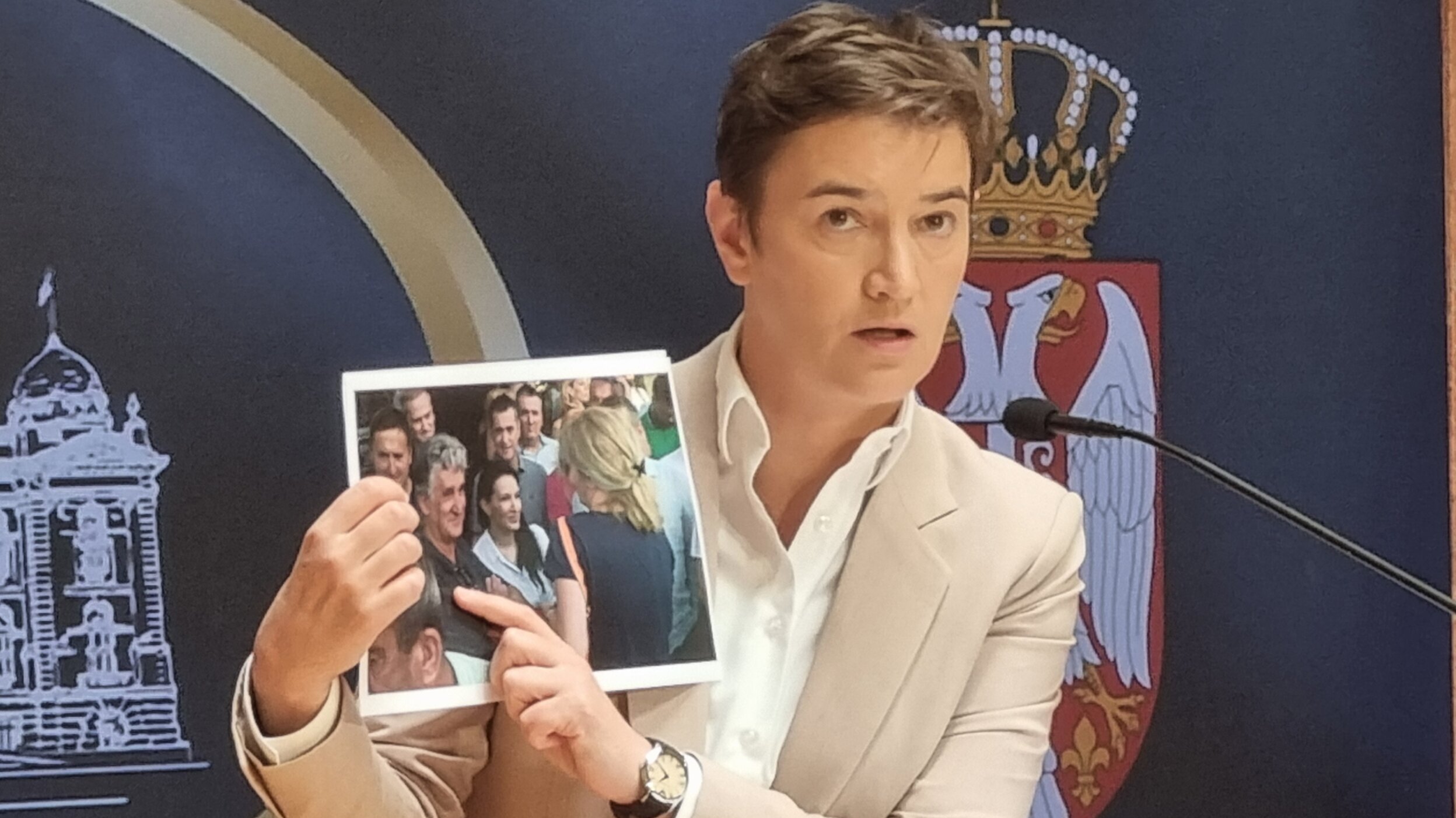 Ana Brnabić, ponovo, odgovorila Ratku Ristiću, pa postavila i tri pitanja javnosti 2 Ana Brnabić, ponovo, odgovorila Ratku Ristiću, pa postavila i tri pitanja javnosti 2