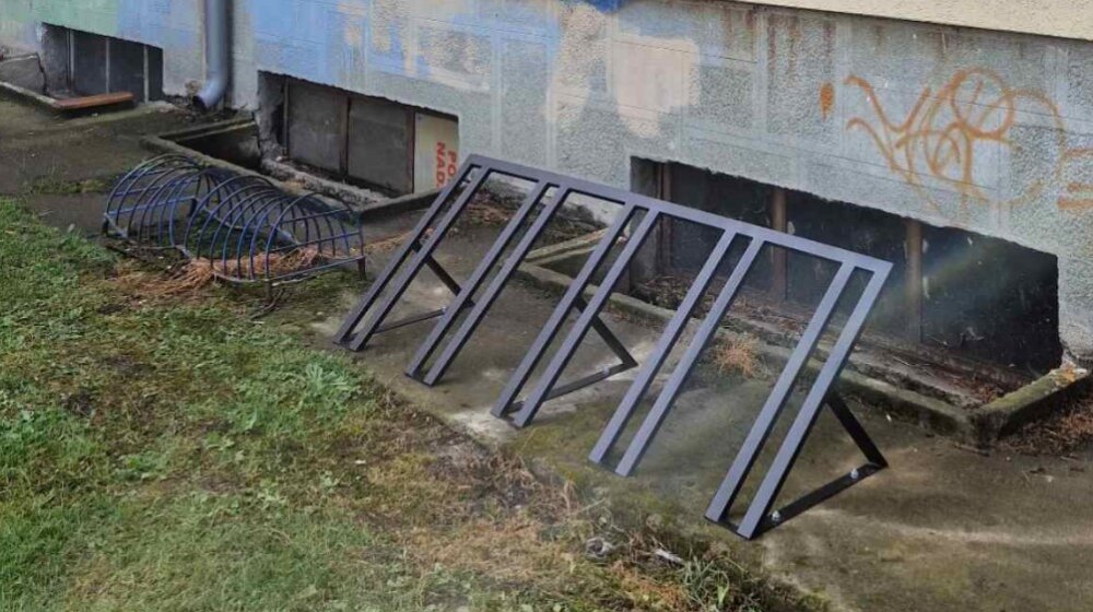 Centar za trudnice, roditelje i klince postavio parkinge za bicikle u svim osnovnim školama u Zaječaru 1