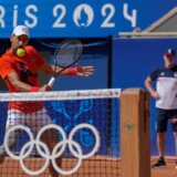 Đoković deo okrutne tradicije olimpijskog prvog nosioca: Samo Agasi zlatan, pošto mu je progledano kroz prste za rđav jezik 6