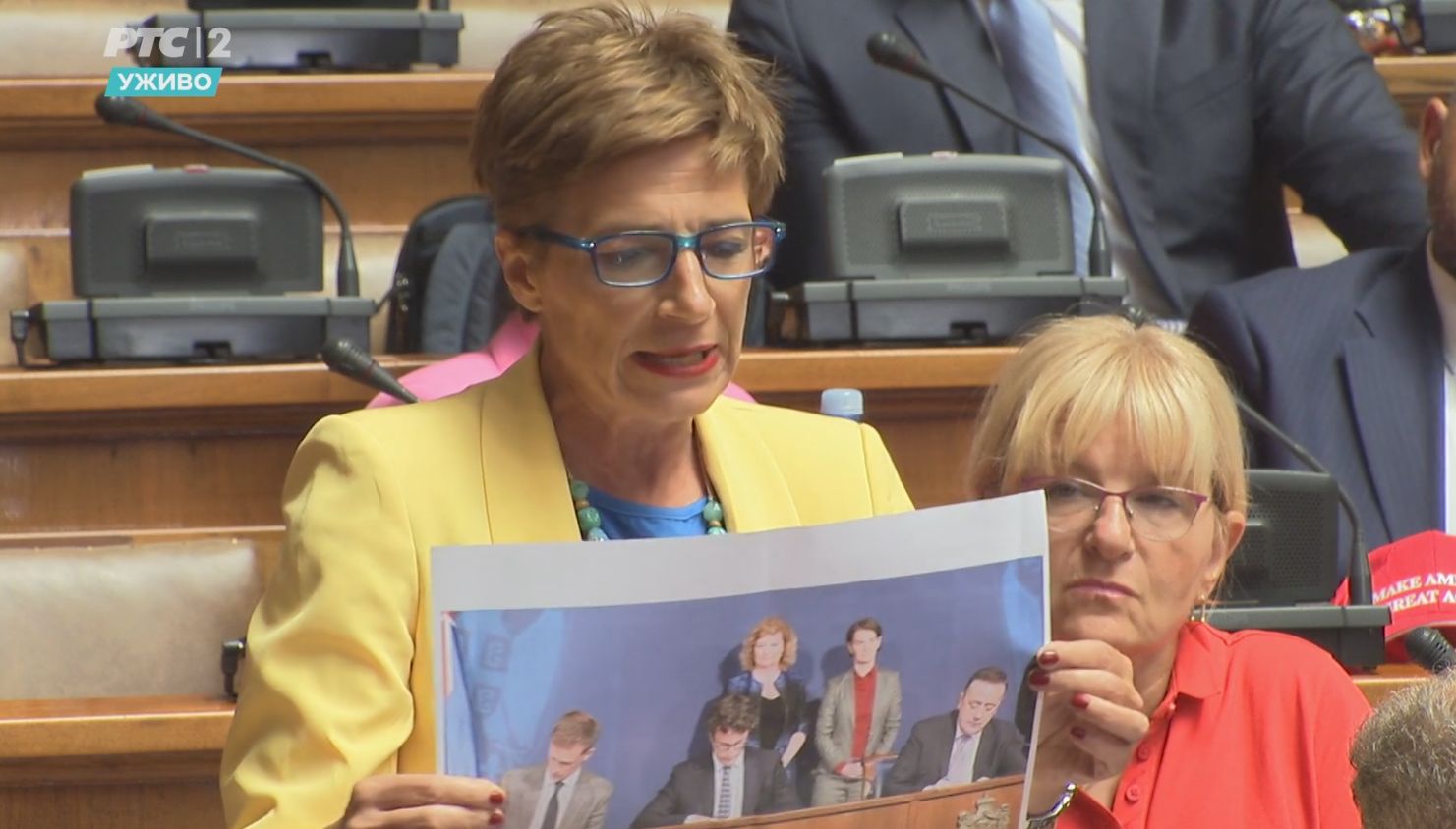 Svedočenja poslanika opozicije i vlasti za Danas o istorijskoj tuči u srpskom parlamentu: Ko je prvi počeo? 8