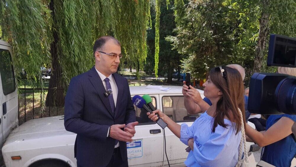 Mladen Đurić "Halo Bing! Kako brat? Slušaj, imam jednu skelu...": Da li je njeno iznajmljivanje za zgradu RFZO u Nišu koštalo više od 1,5 miliona evra i ko je platio? 4