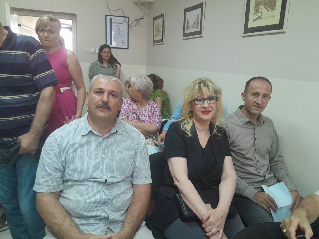 Skupština gradske opštine Crveni Krst Konstituisana niška Skupština opštine Crveni Krst: Samo četiri i pet glasova protiv kadrova SNS, GG "Dr Dragan Milić" opet ubacila bele listiće 3