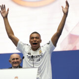 Uno, dos, tres... ala Madrid: Mbape odmah ušao pod kožu navijačima Reala kao Kristijano Ronaldo pre 15 godina (VIDEO) 4