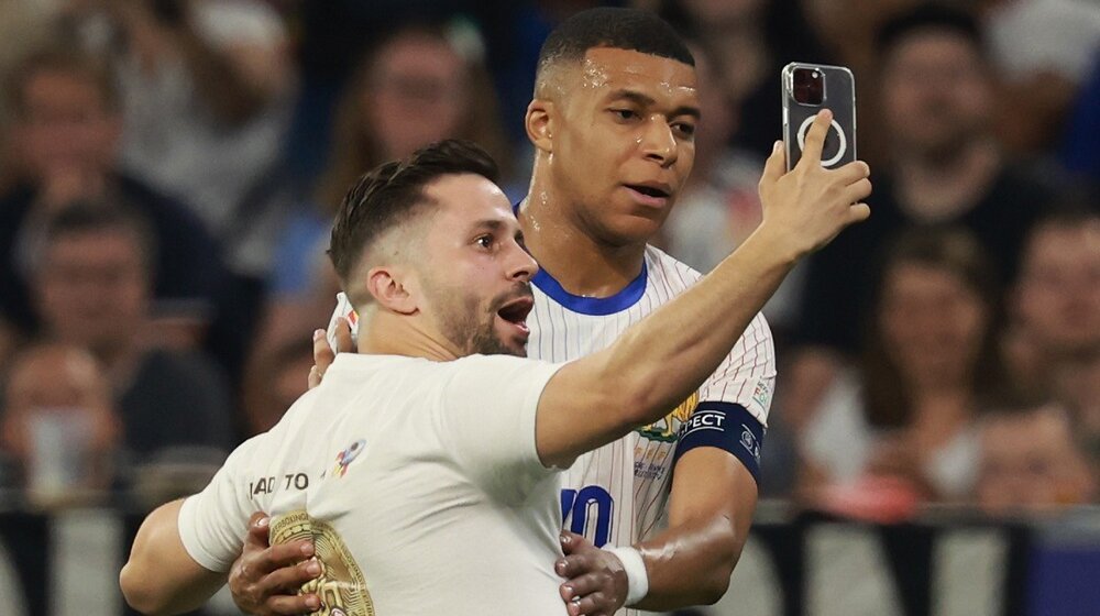 Mbape stigao u Madrid: Pada rekord sa predstavljanja Kristijana Ronalda (VIDEO) 1