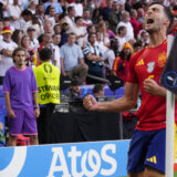 Ritual loze Merino oko korner zastavice u Štutgartu: Omaž junaka Španije svom ocu, saigraču sa Predragom Spasićem u Osasuni (VIDEO) 4